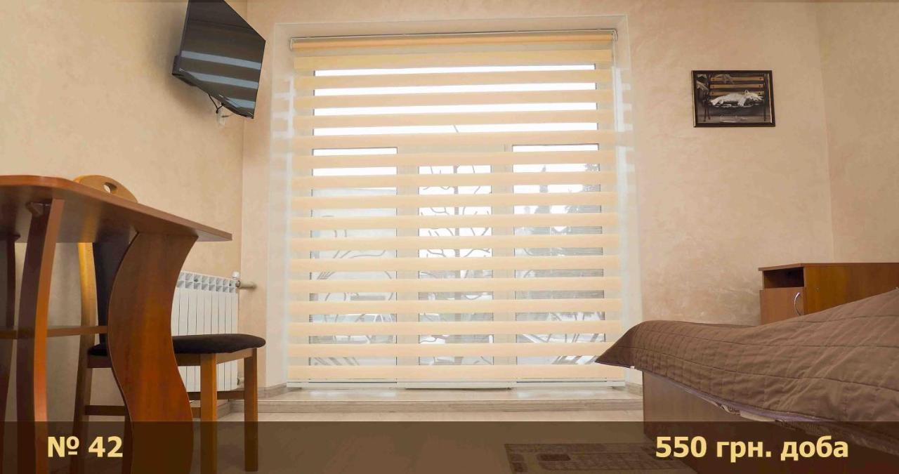 Hotel "Nizhyn" Ngoại thất bức ảnh