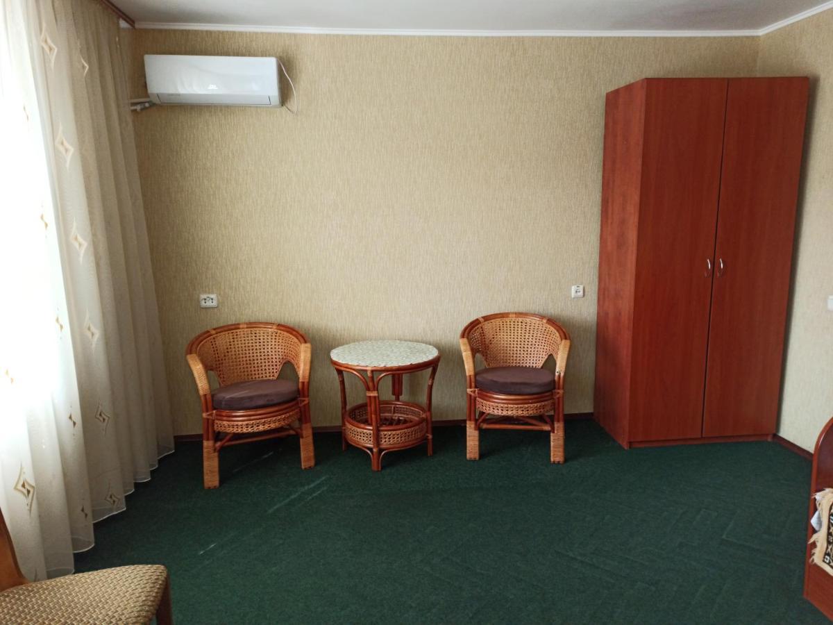 Hotel "Nizhyn" Ngoại thất bức ảnh