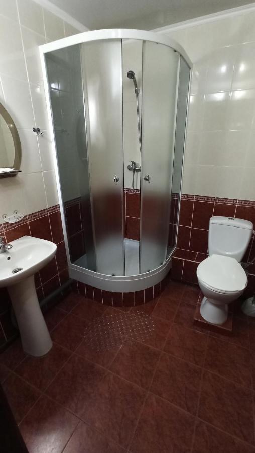 Hotel "Nizhyn" Ngoại thất bức ảnh