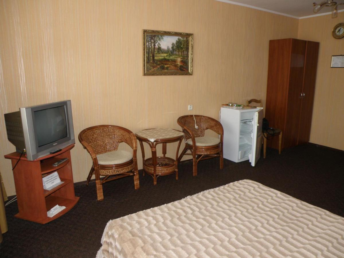 Hotel "Nizhyn" Ngoại thất bức ảnh