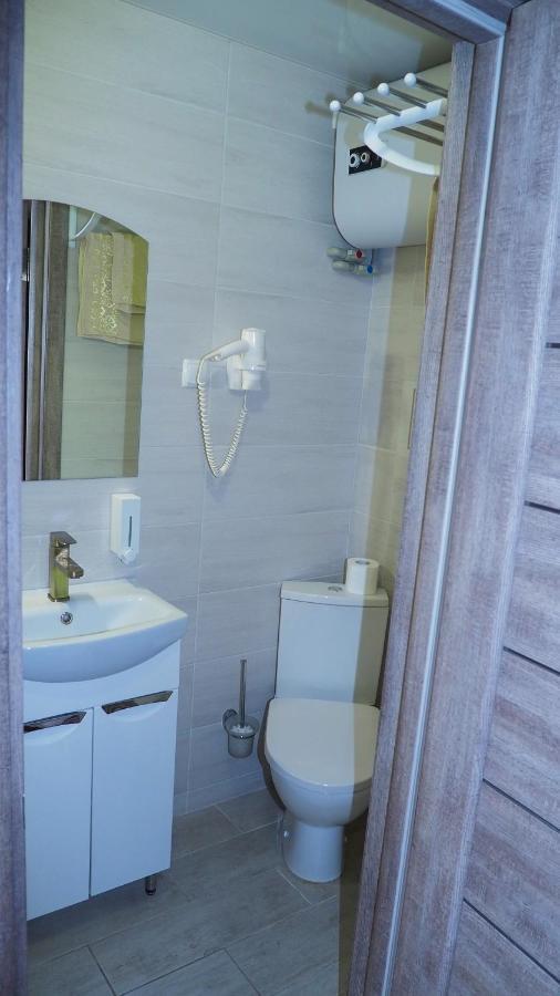Hotel "Nizhyn" Ngoại thất bức ảnh
